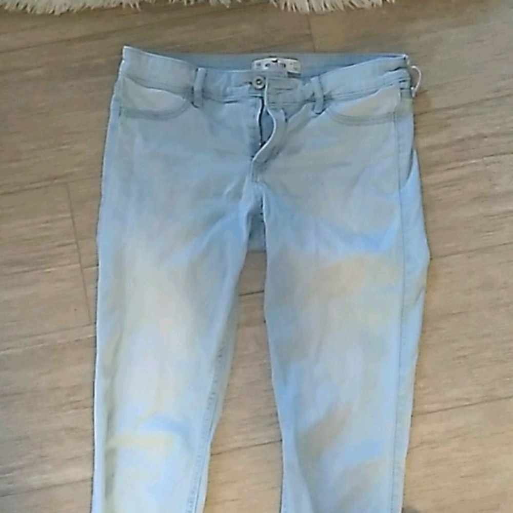 Small blue Hollister jeans, women.